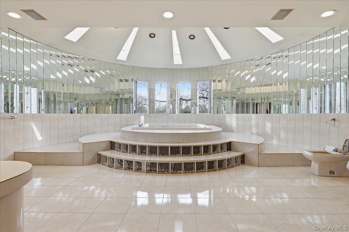 Bathroom, Interior, Recessed Lighting
