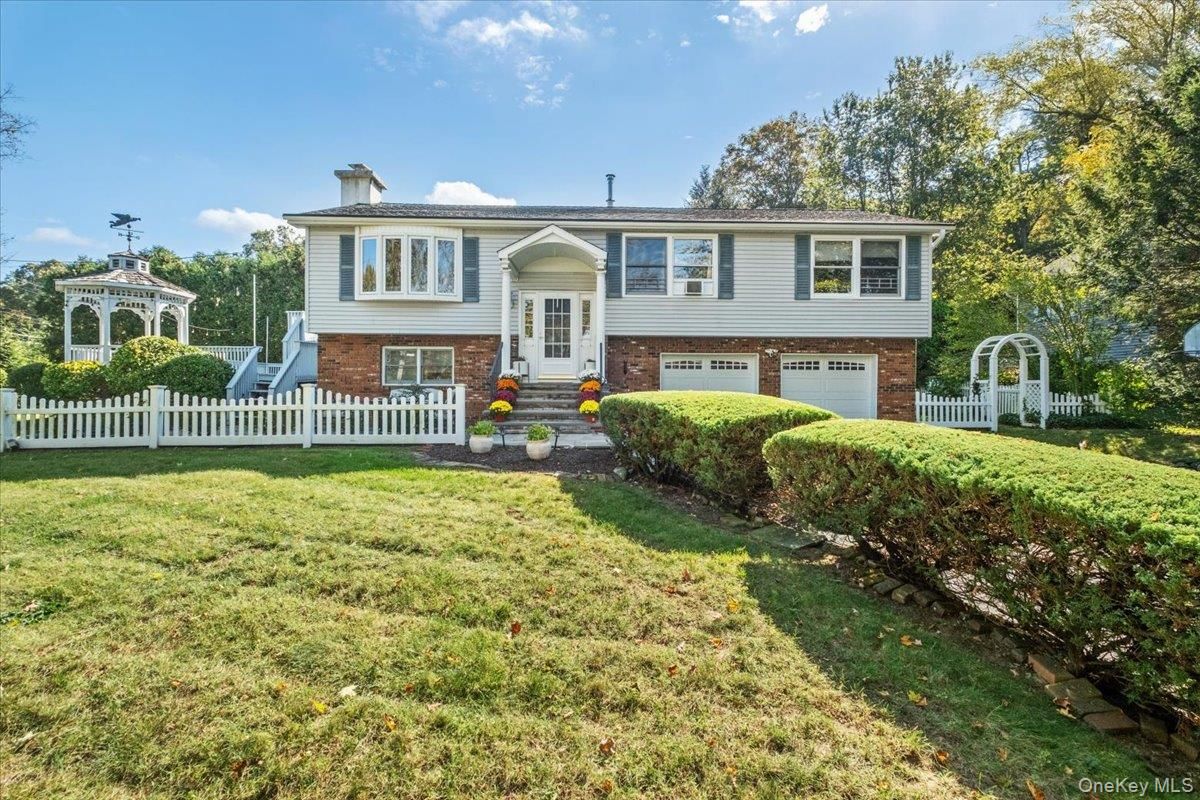 Attached, Exterior, Facade, Brick Facade, Raised Ranch