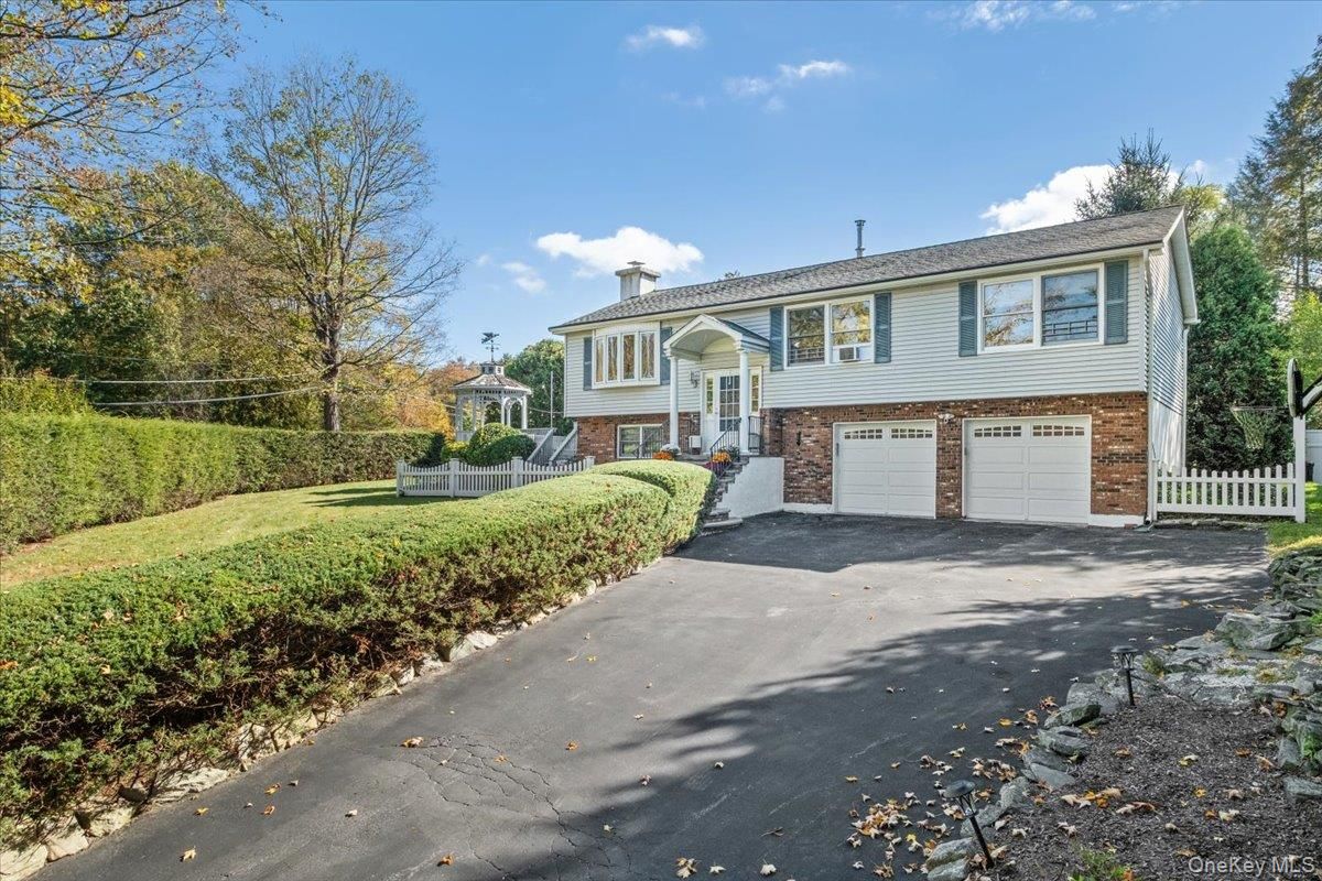 Attached, Exterior, Facade, Brick Facade, Raised Ranch