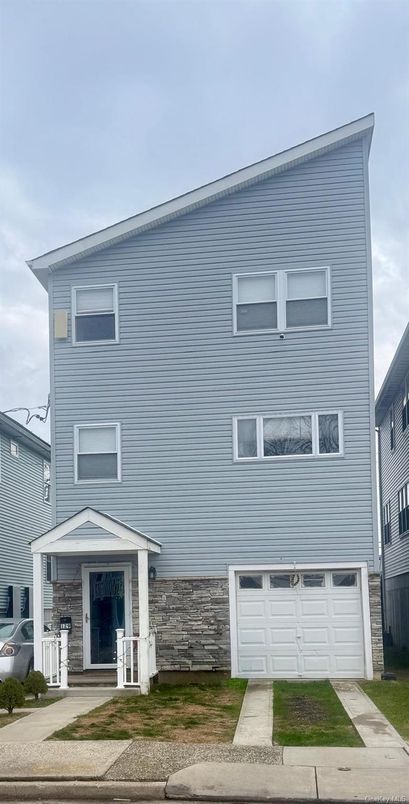 Attached, Exterior, Facade, Rowhouse