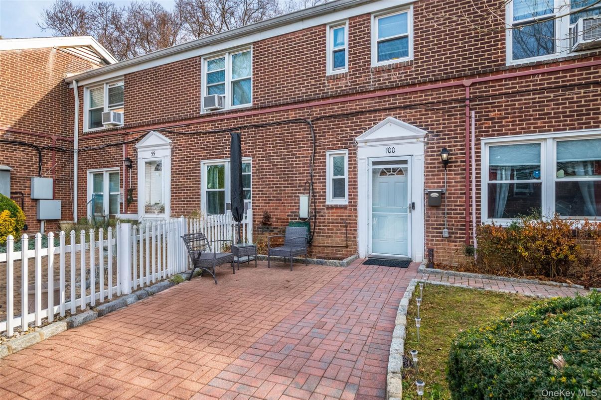 Exterior, Facade, Brick Facade, Georgian