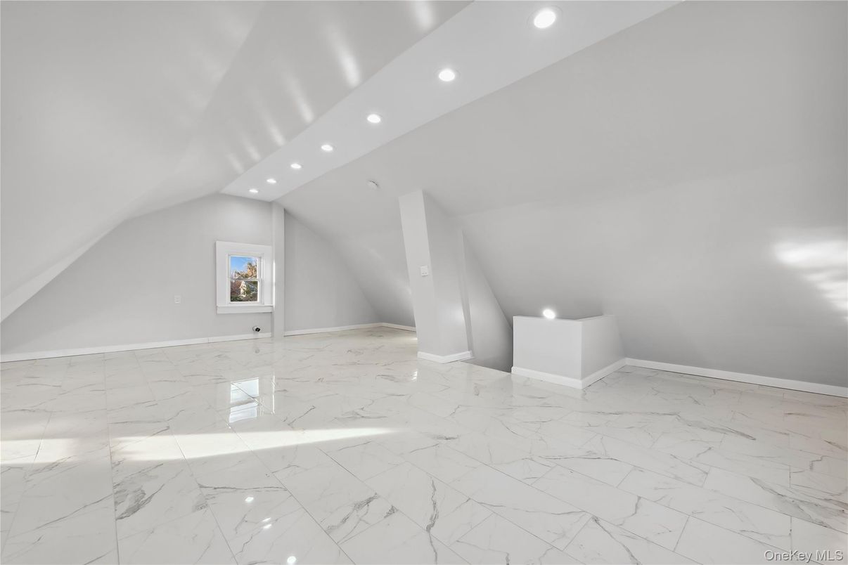 Empty room, Interior, Marble, Recessed Lighting