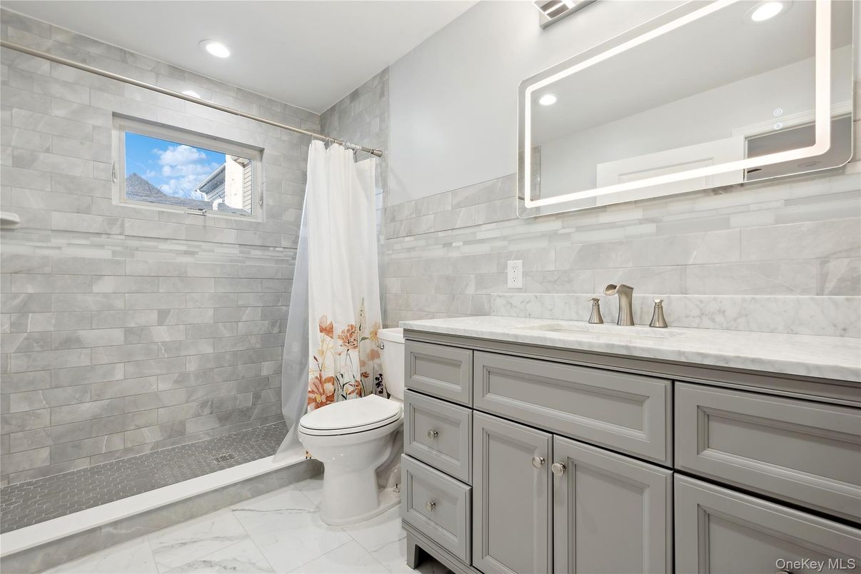 Bathroom, Interior, Marble, Recessed Lighting