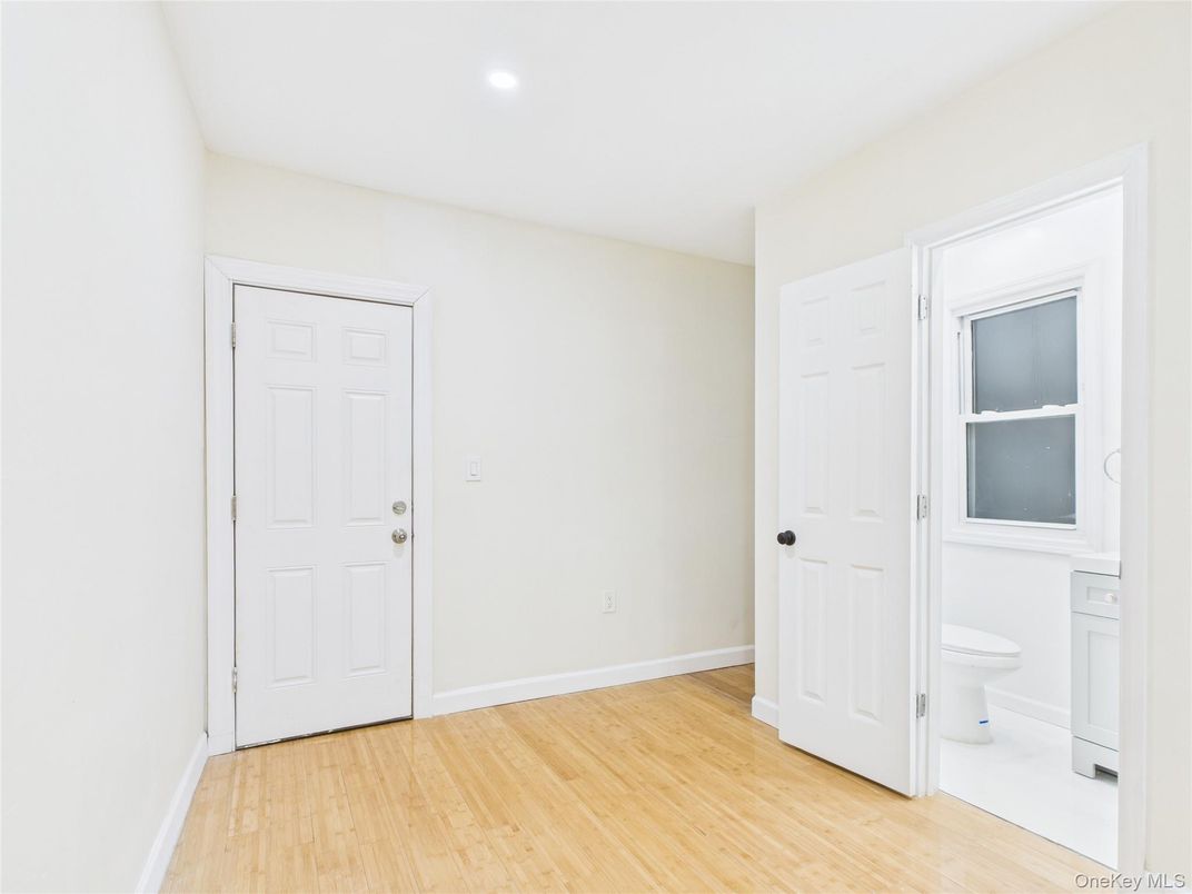 Bathroom, Interior, Recessed Lighting, Wood Texture Flooring