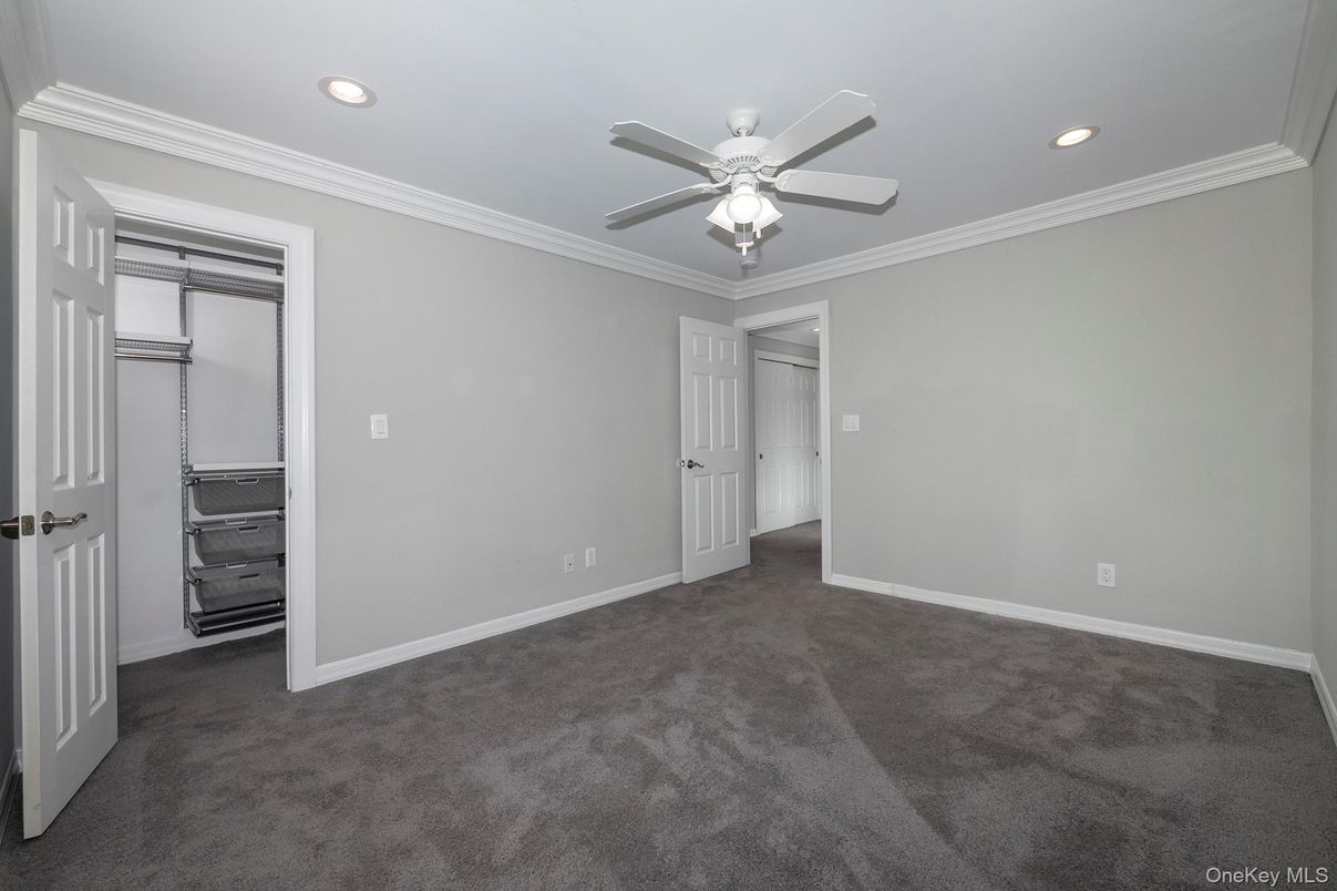 Empty room, Interior, Recessed Lighting