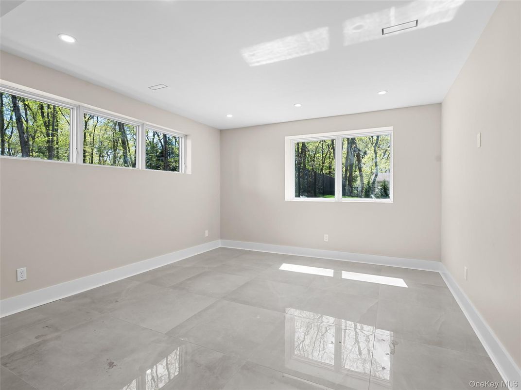 Empty room, Interior, Recessed Lighting