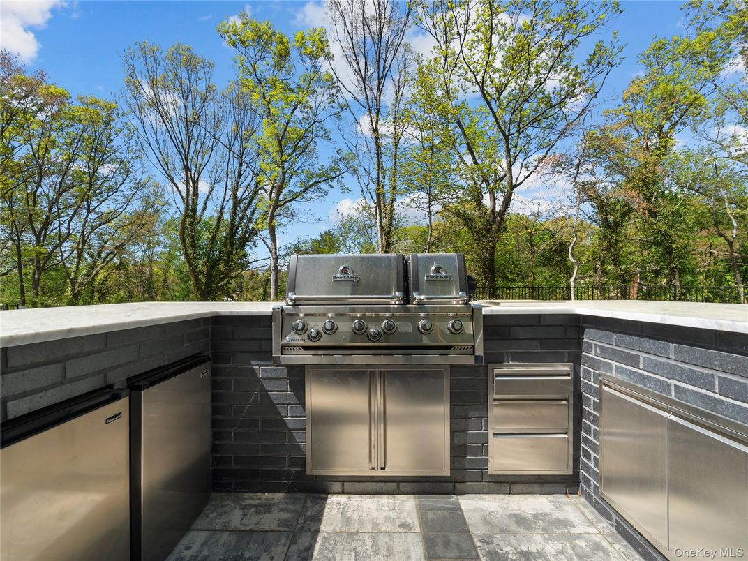 Exterior, Outdoor Kitchen