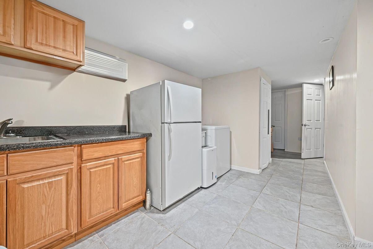 Interior, Kitchen, Recessed Lighting, Washer
