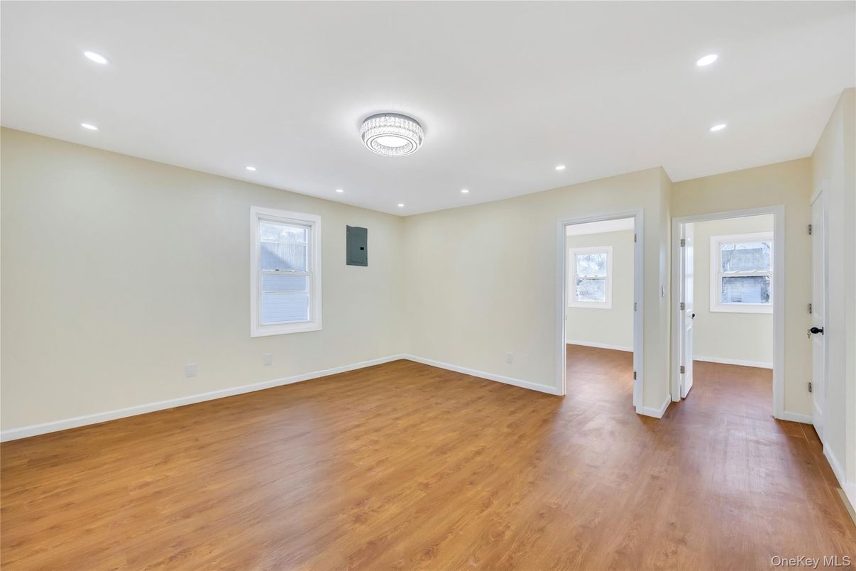 Empty room, Interior, Recessed Lighting, Wood Texture Flooring