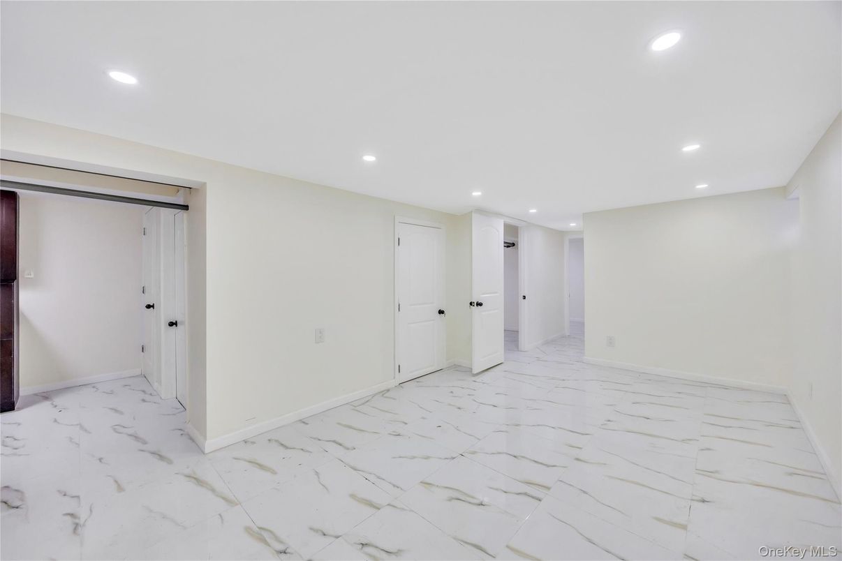 Empty room, Interior, Marble, Recessed Lighting