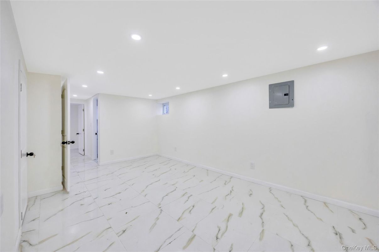 Empty room, Interior, Marble, Recessed Lighting
