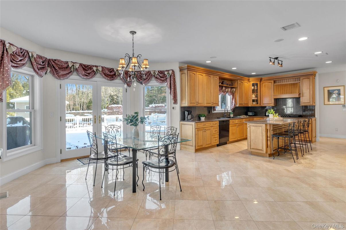 Chandelier, Dining room, Interior, Kitchen, Recessed Lighting