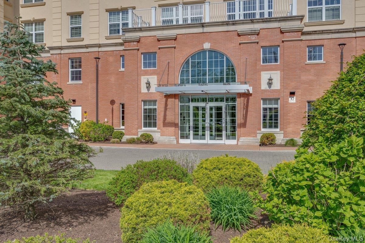 Exterior, Facade, Brick Facade, Rowhouse