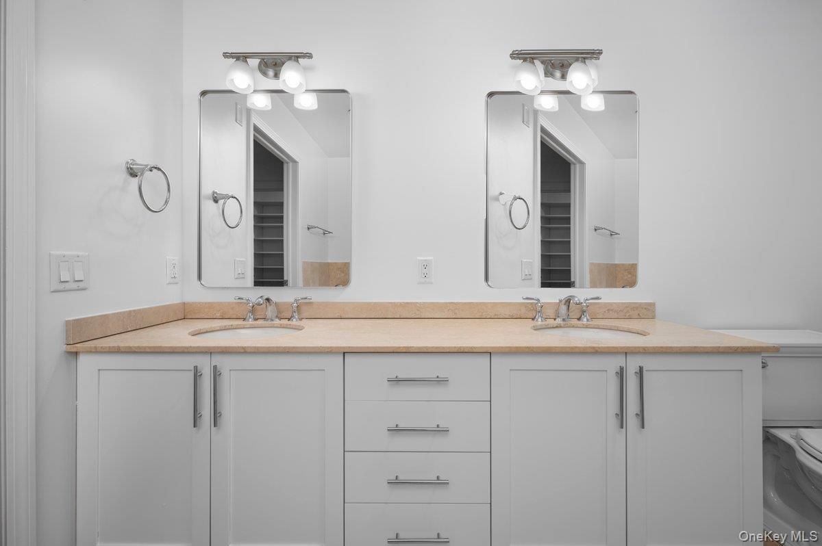 Bathroom, Dual Sink Vanities, Interior