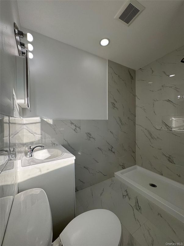 Bathroom, Interior, Marble, Marble Walls, Recessed Lighting