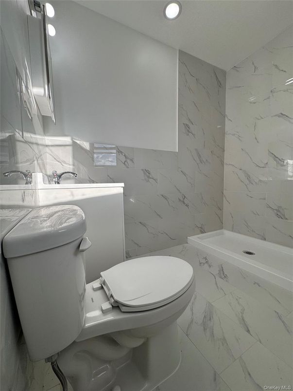 Bathroom, Interior, Marble, Marble Walls, Recessed Lighting
