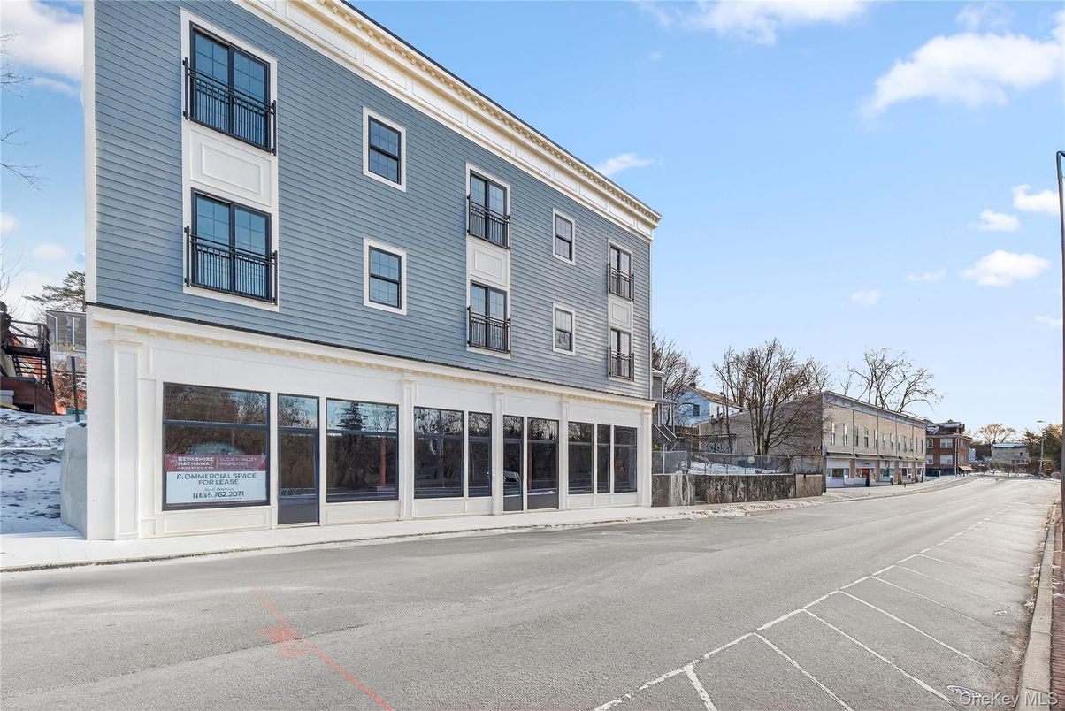 Exterior, Facade, Rowhouse