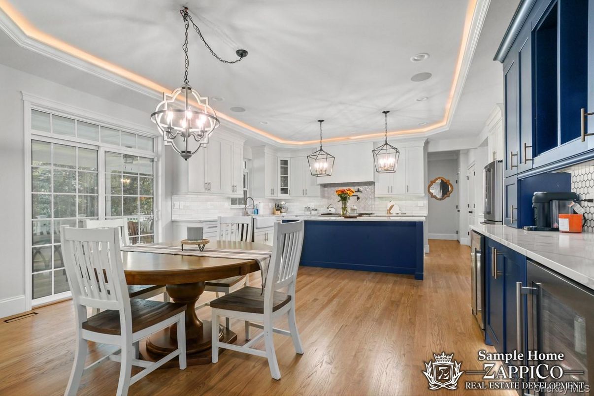 Dining room, Interior, Kitchen, Pendant Lights, Recessed Lighting, Wood Texture Flooring