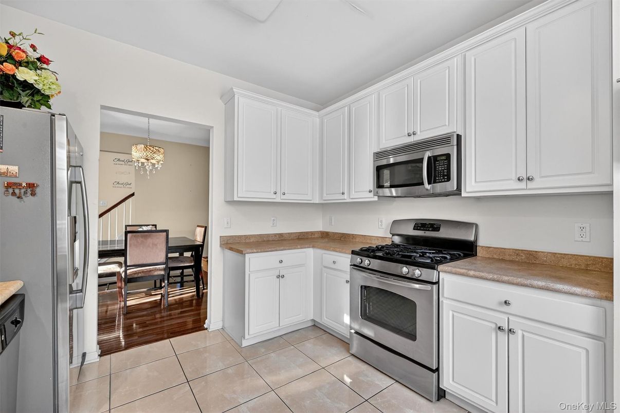 Chandelier, Dining room, Interior, Kitchen, Pendant Lights, Stainless Steel Appliances, Wood Texture Flooring