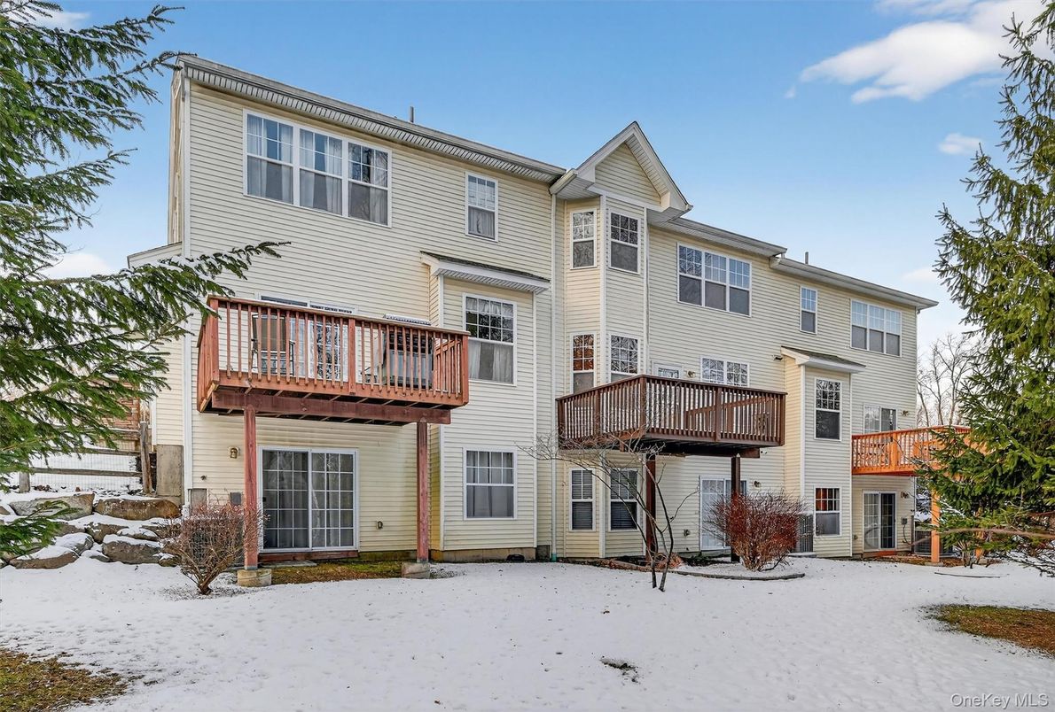 Exterior, Facade, Rowhouse