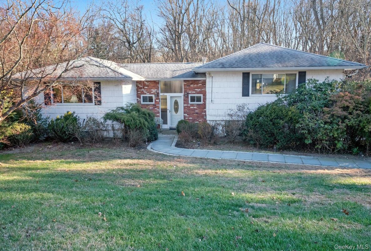 Backyard, Exterior, Facade, Brick Facade, Ranch