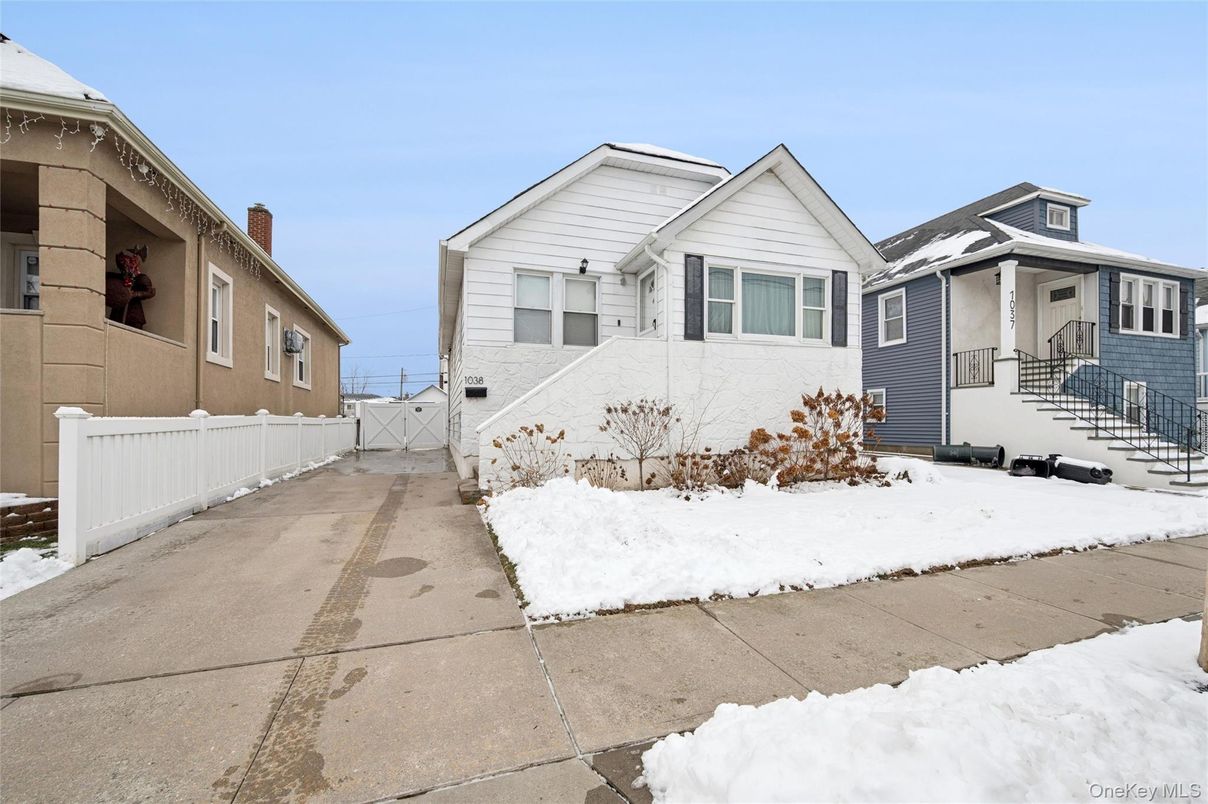Exterior, Facade, Farmhouse