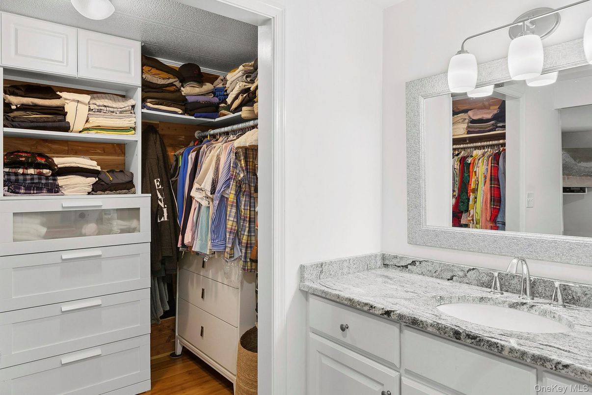 Bathroom, Interior, Walk-in Closets, Wood Texture Flooring