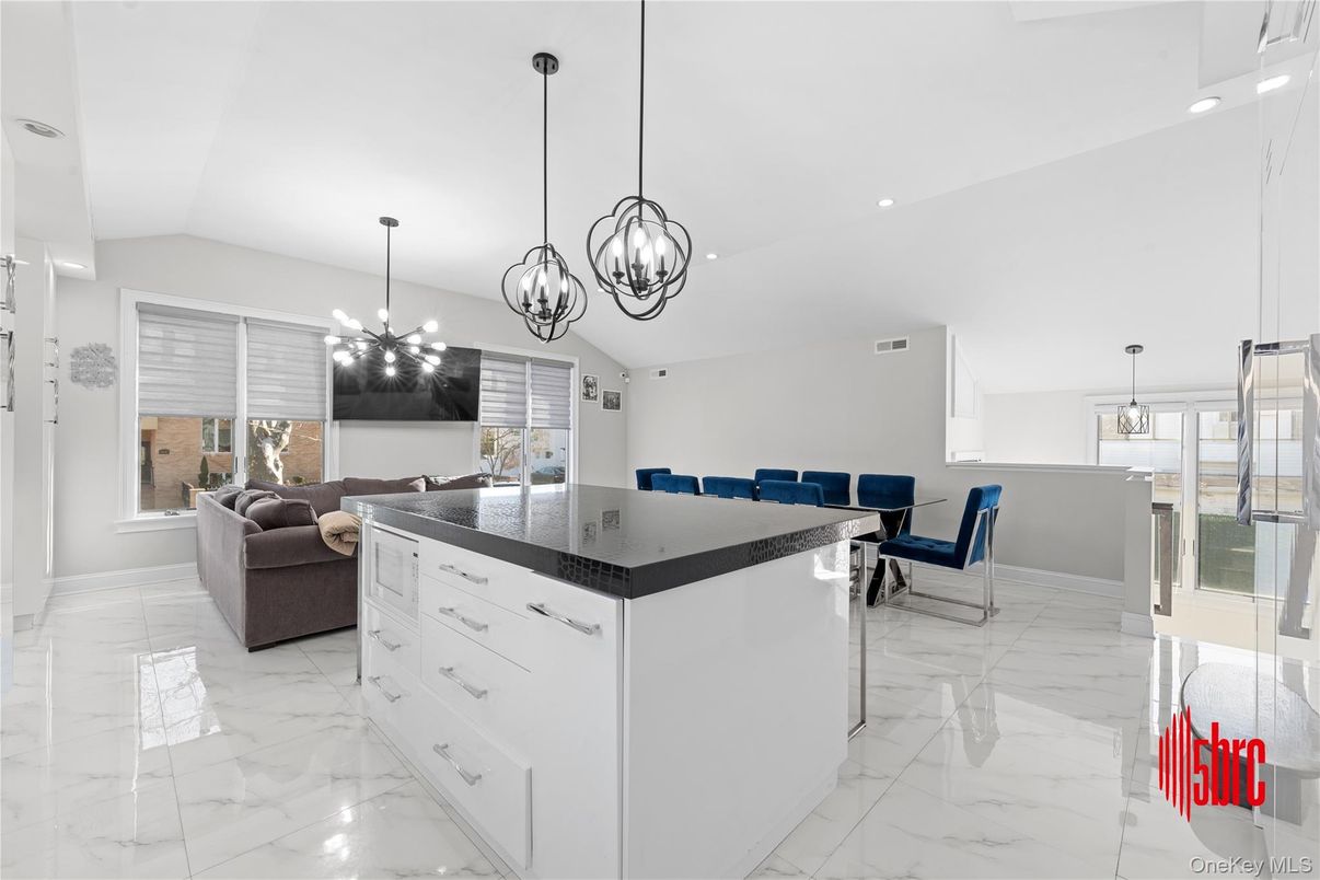 Interior, Kitchen, Living room, Marble, Pendant Lights, Recessed Lighting