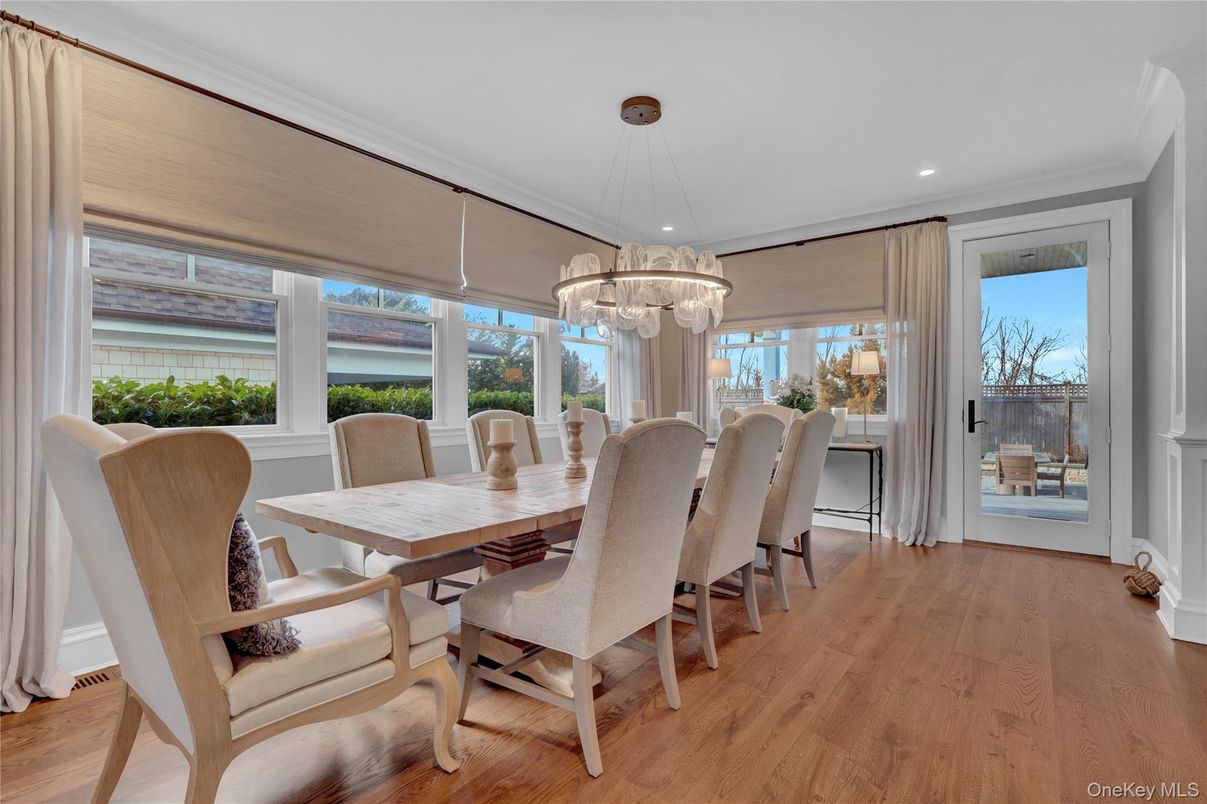 Chandelier, Dining room, Interior, Recessed Lighting, Wood Texture Flooring