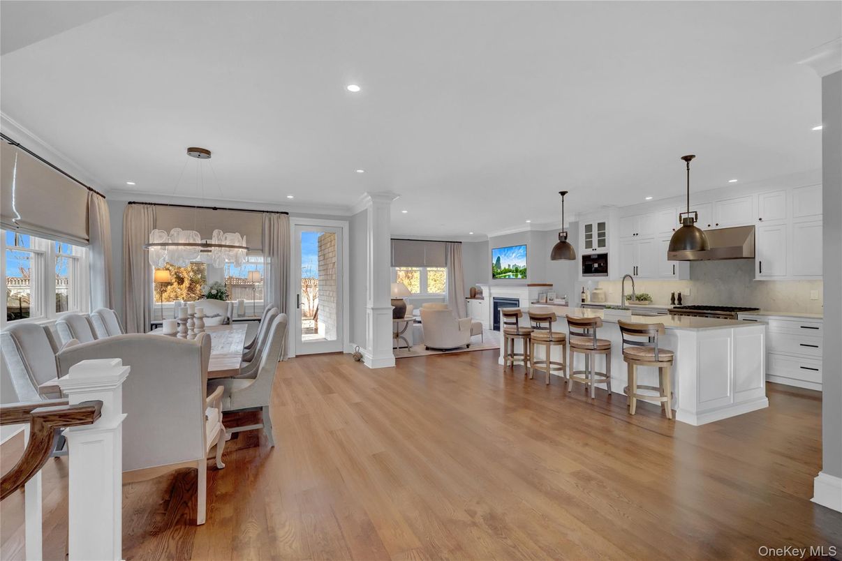Dining room, Interior, Kitchen, Pendant Lights, Recessed Lighting, Stainless Steel Appliances, Wood Texture Flooring