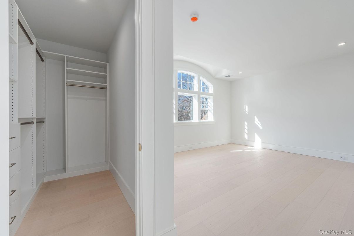 Empty room, Interior, Recessed Lighting, Walk-in Closets, Wood Texture Flooring