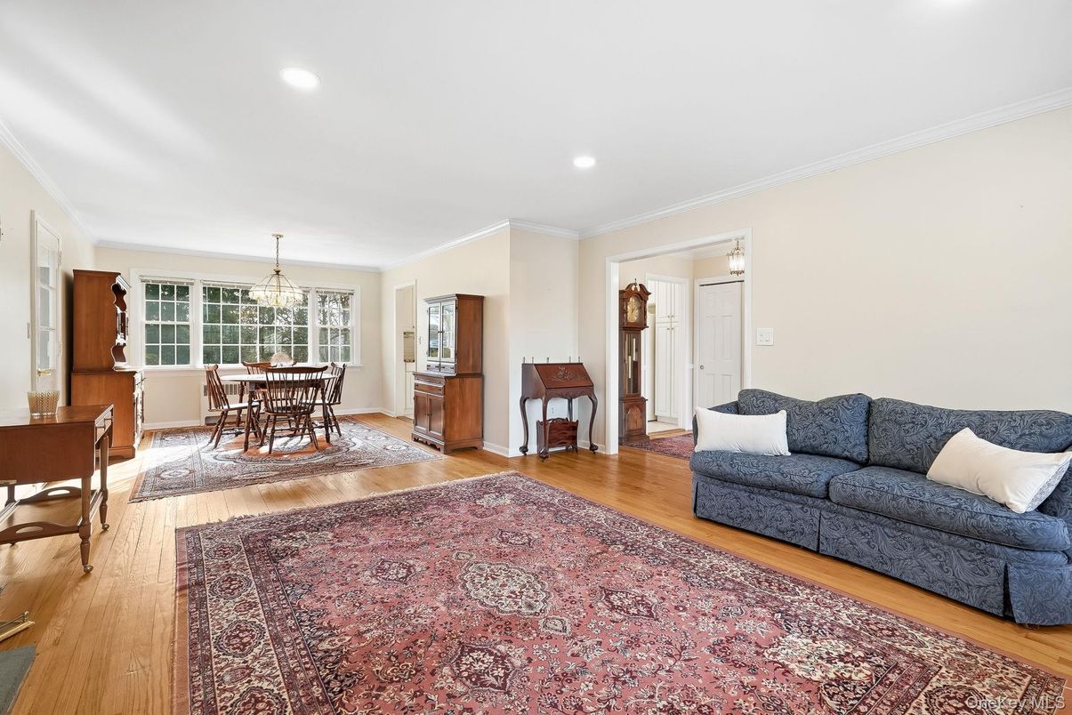 Chandelier, Dining room, Interior, Recessed Lighting, Wood Texture Flooring