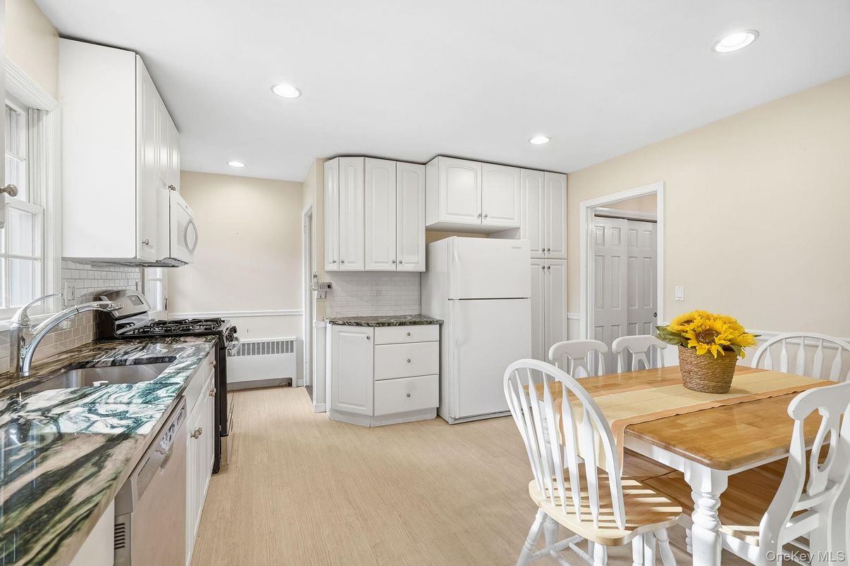Dining room, Interior, Kitchen, Recessed Lighting, Wood Texture Flooring