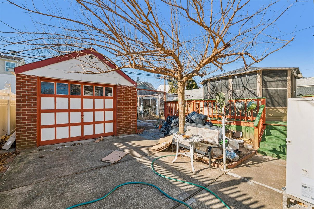 Detached Garage, Exterior