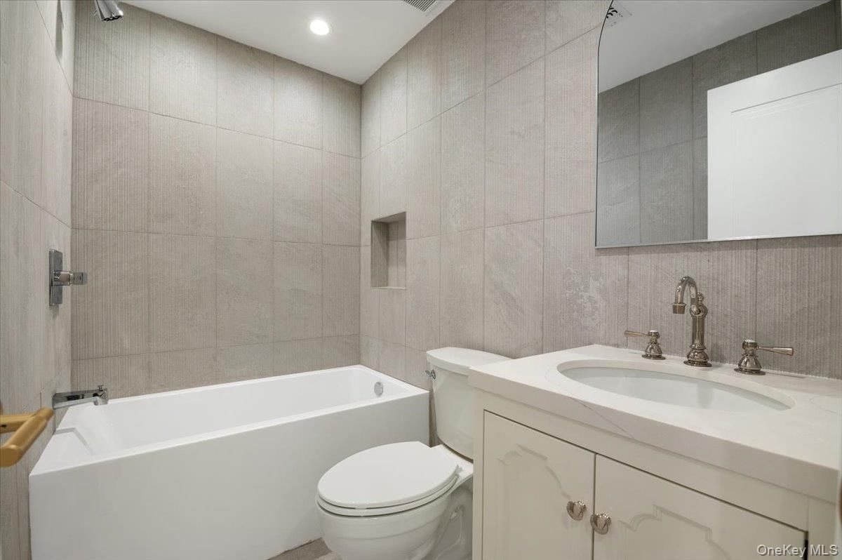 Bathroom, Interior, Recessed Lighting