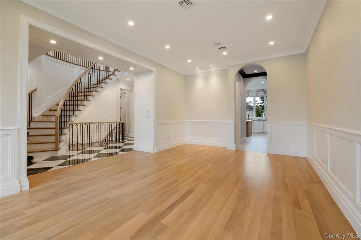 Interior, Recessed Lighting, Wood Texture Flooring