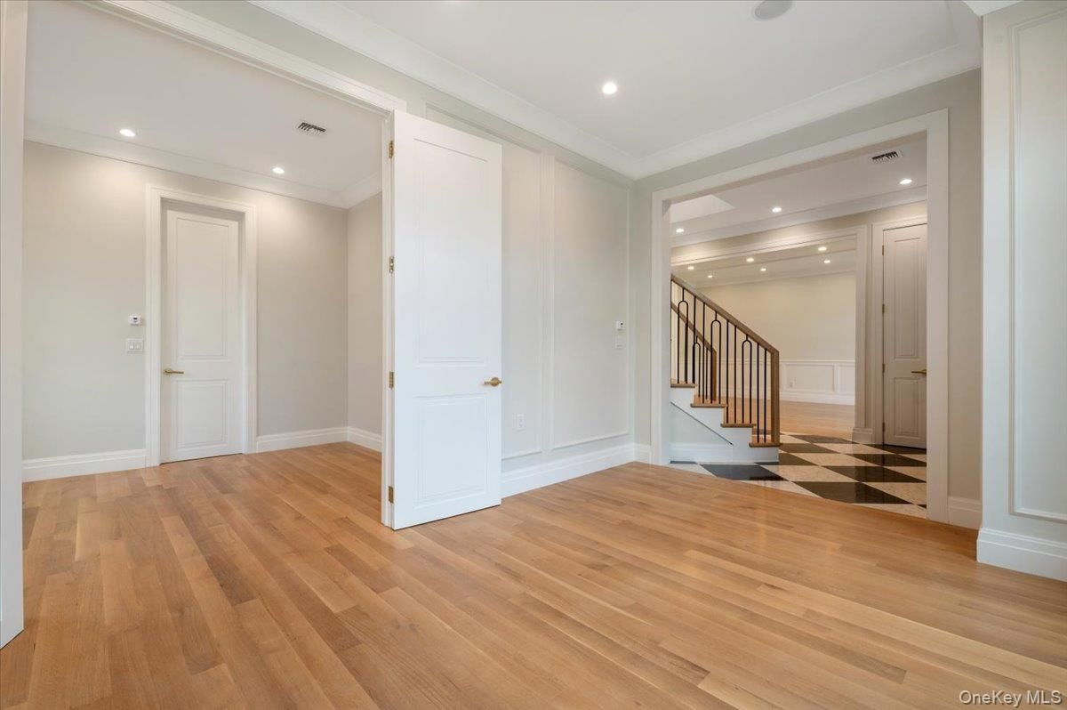 Empty room, Interior, Recessed Lighting, Wood Texture Flooring