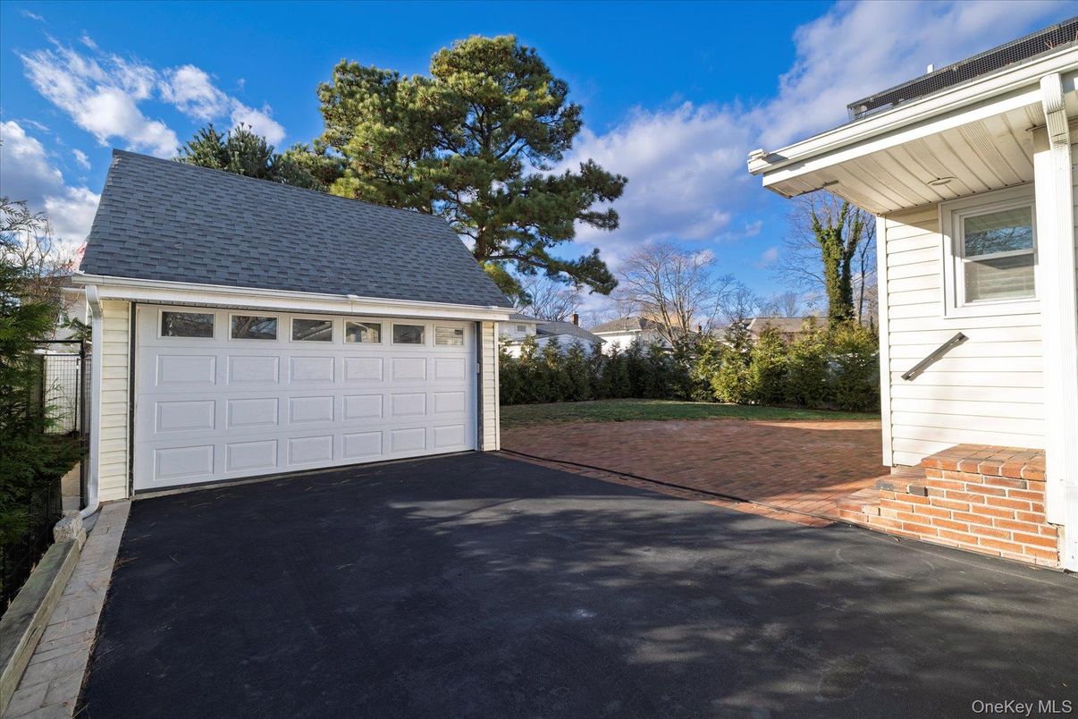 Detached Garage, Exterior