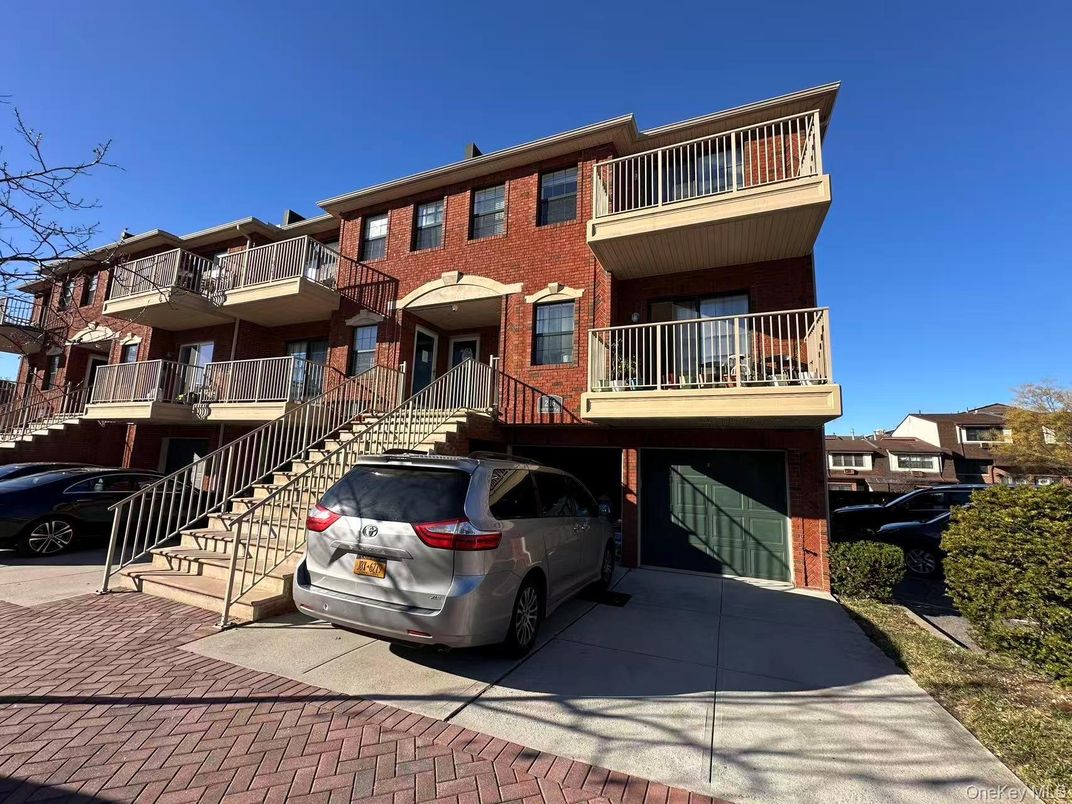 Attached, Exterior, Facade, Brick Facade, Rowhouse