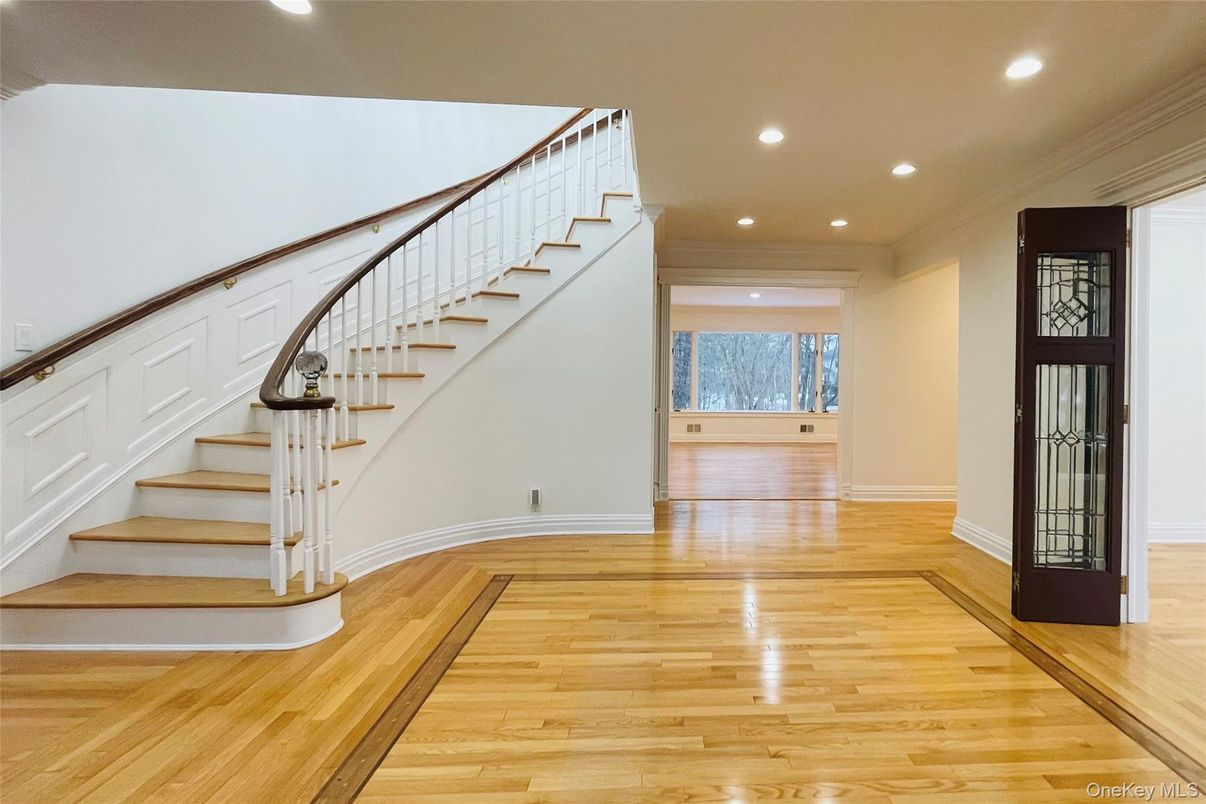 Interior, Recessed Lighting, Wood Texture Flooring