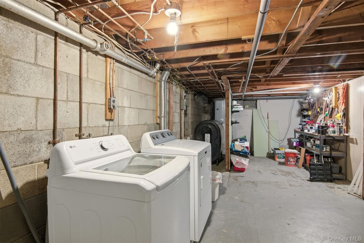 Interior, Washer, Wooden Beams