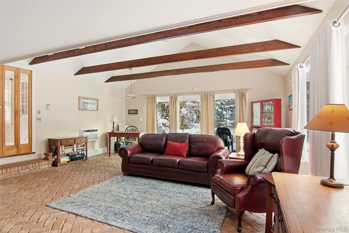 Interior, Living room, Pendant Lights, Wooden Beams