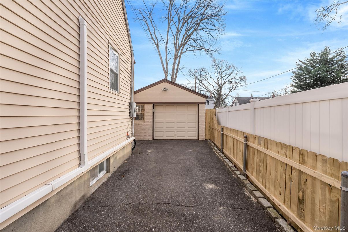 Detached Garage, Exterior