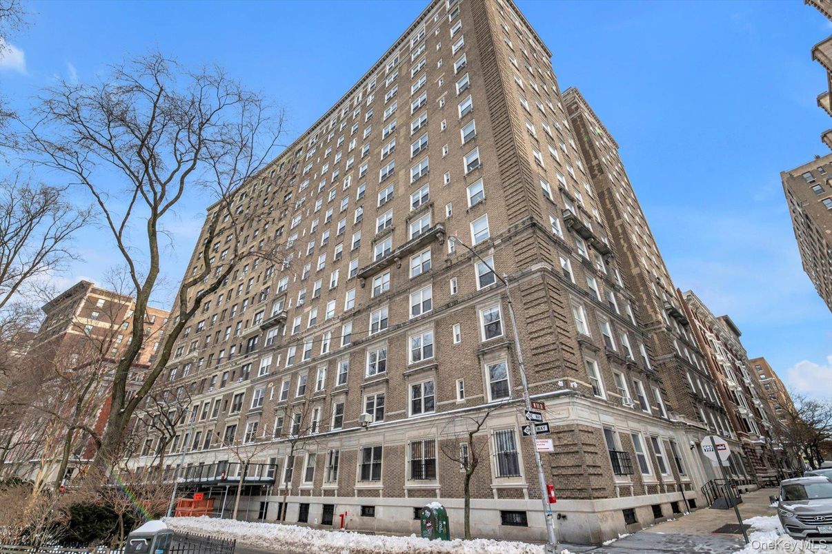 Exterior, Facade, Chicago School