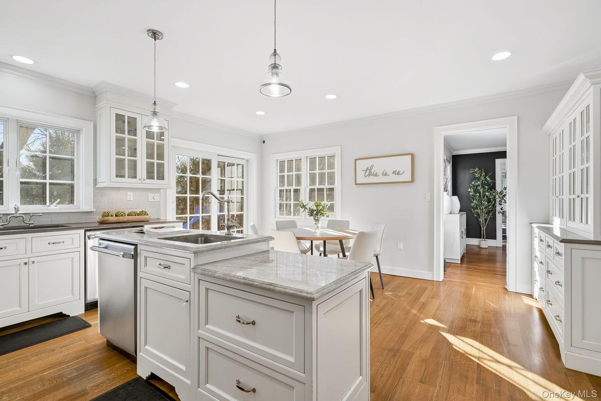 Dining room, Interior, Kitchen, Pendant Lights, Recessed Lighting, Wood Texture Flooring
