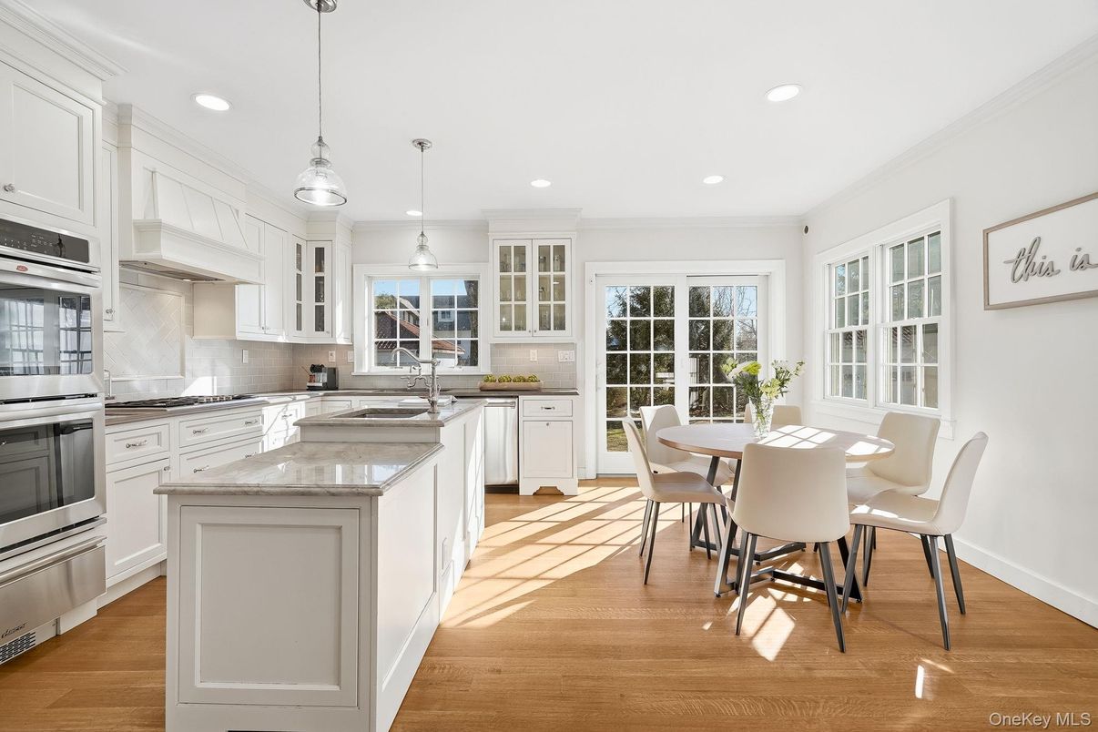 Dining room, Interior, Kitchen, Pendant Lights, Recessed Lighting, Stainless Steel Appliances, Wood Texture Flooring
