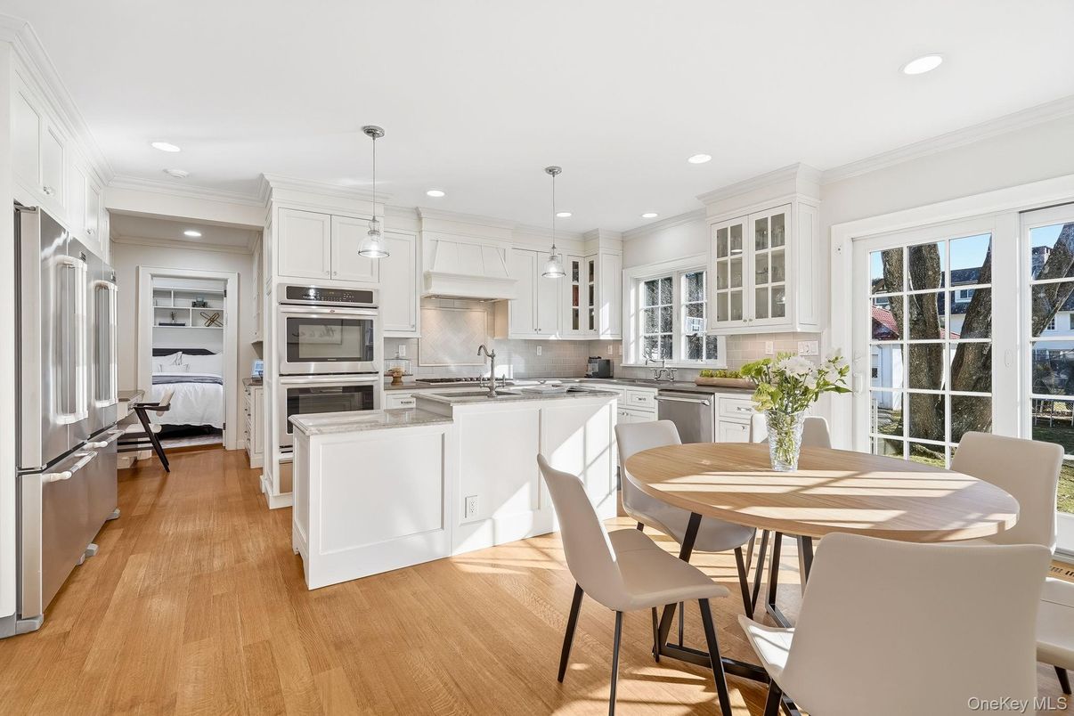 Dining room, Interior, Kitchen, Pendant Lights, Recessed Lighting, Stainless Steel Appliances, Wood Texture Flooring