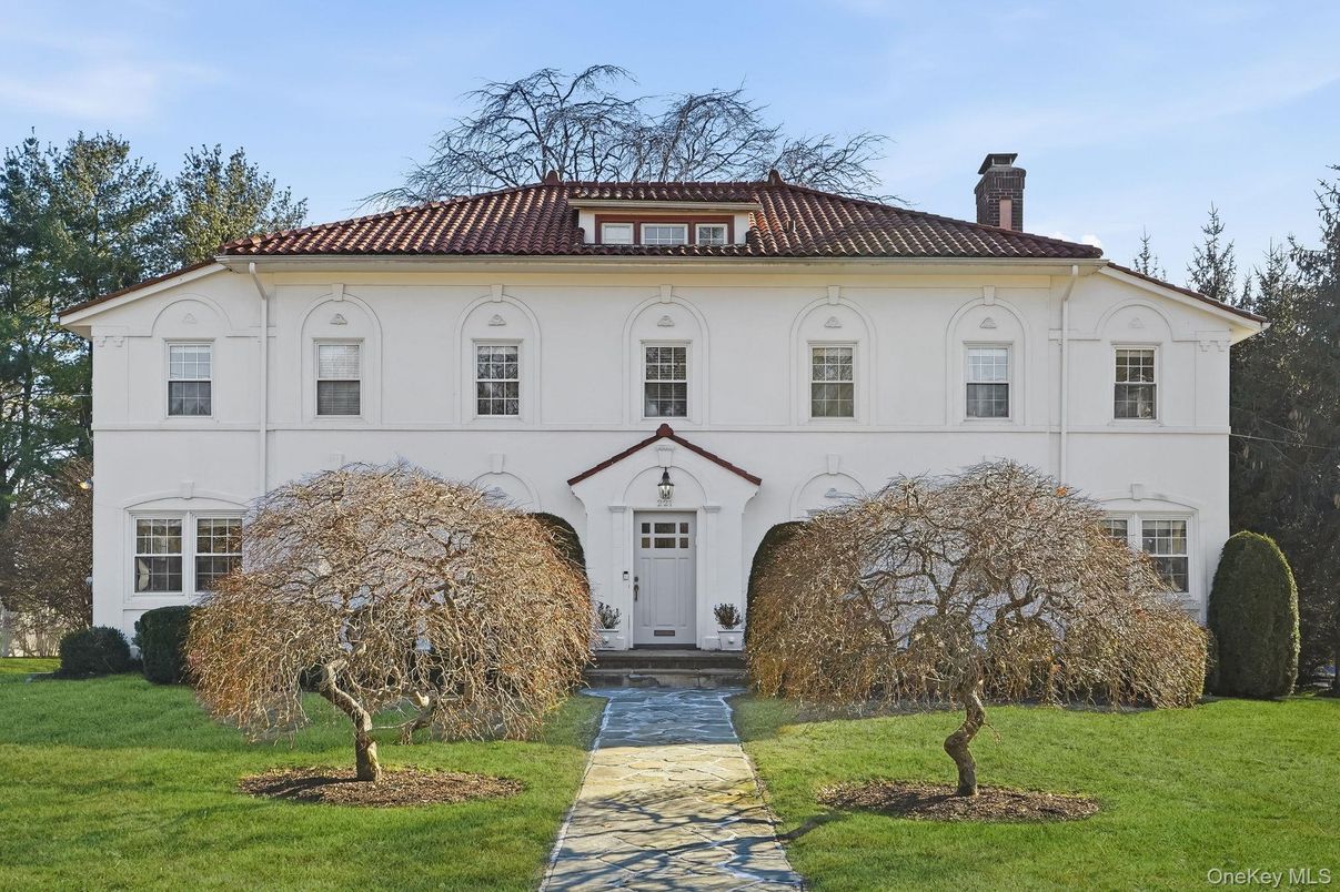 Exterior, Facade, French Provincial