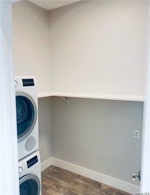Interior, Utility Closets, Washer, Wood Texture Flooring