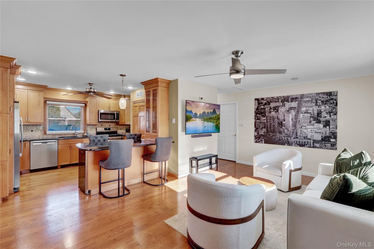 Interior, Kitchen, Living room, Pendant Lights, Recessed Lighting, Stainless Steel Appliances, Wood Texture Flooring